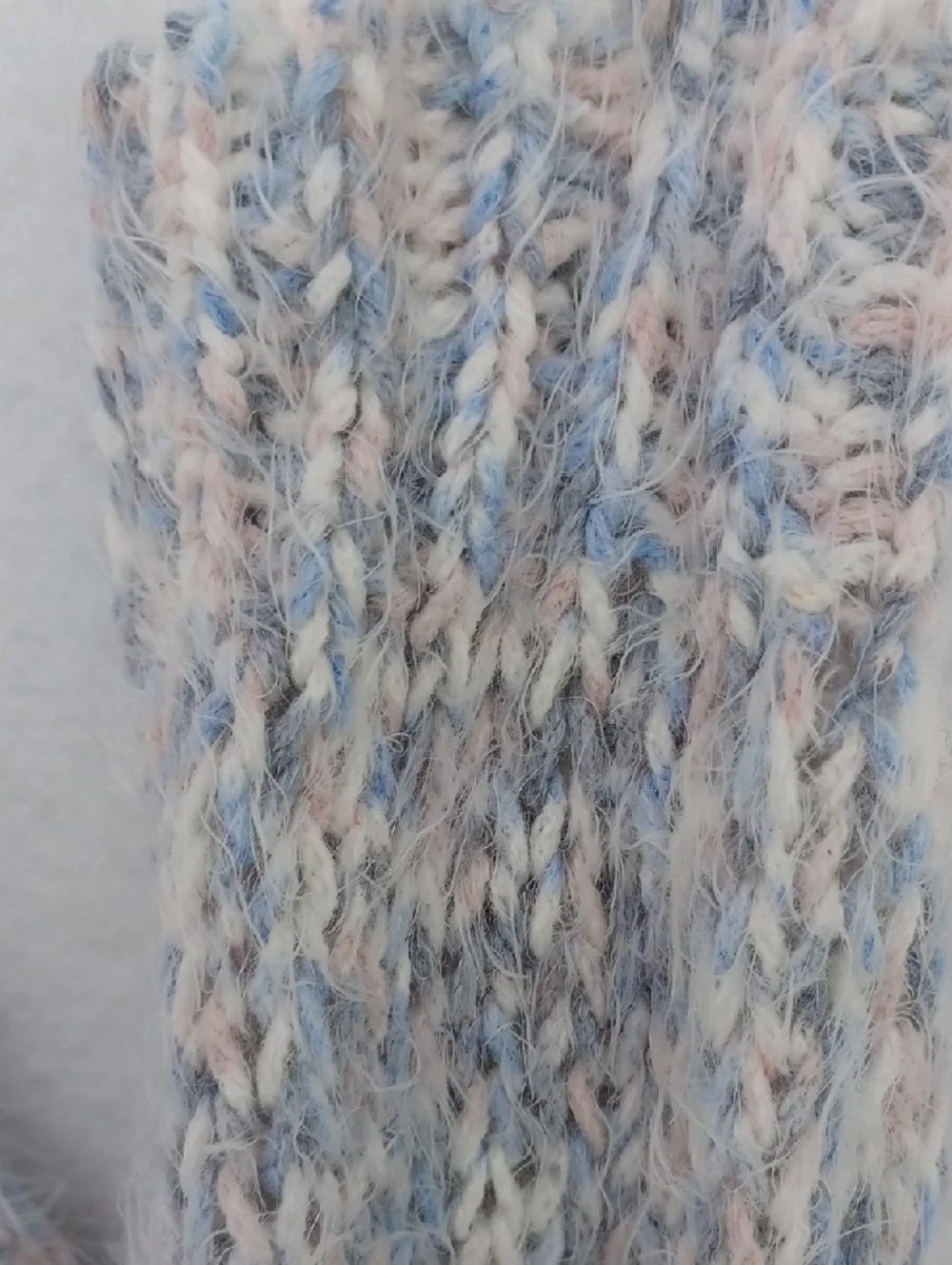 H&M DIVIDED Marled Scoop Neck Sweater in White, Pink and Light Blue Pastel Knit